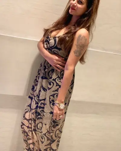 Arjuni Morgaon Escort